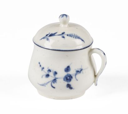 null CHANTILLY

Covered juice pot in soft porcelain with blue monochrome decoration...