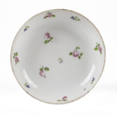 null VAUX

Porcelain saucer with polychrome decoration of roses and barbels.

Marked...