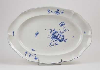 null CHANTILLY

Large oval dish with contoured edge in soft porcelain with blue monochrome...