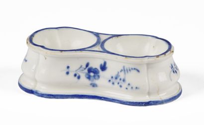 null CHANTILLY

Double oval saltcellar in soft porcelain with blue camaïeu decoration...