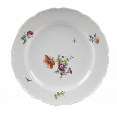 null BERLIN

Porcelain plate with polychrome decoration of bouquets of flowers.

Marked...