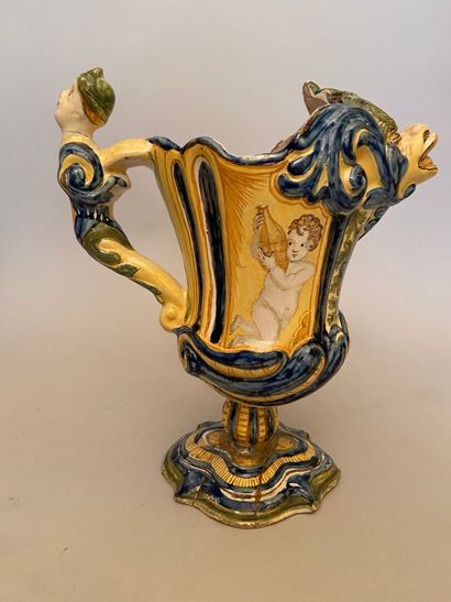 null CASTELLI

A baluster ewer on a pedestal in the shape of a nautilus with gadroons...