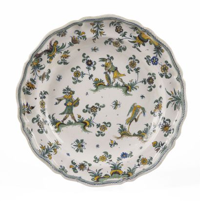 null MOUSTIERS

Round dish with contoured edge in earthenware with polychrome decoration...
