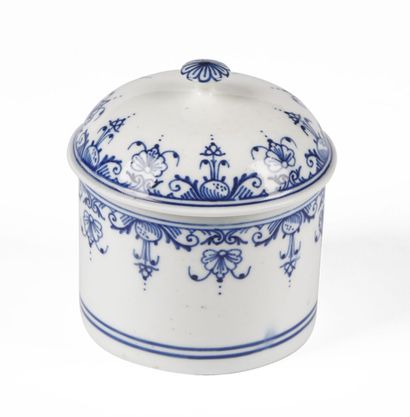 null MENNECY

Covered cylindrical ointment jar in soft porcelain with blue monochrome...