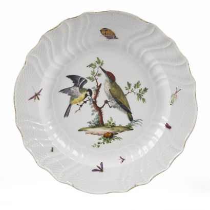 null MEISSEN

Porcelain plate with twisted ribs with polychrome decoration of birds...