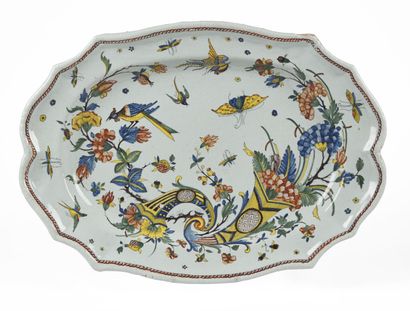null ROUEN

Large oval dish with contoured edge in earthenware with polychrome decoration...