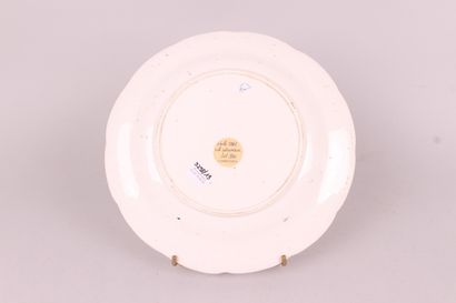 null CHANTILLY

A soft porcelain rim plate with a wickerwork pattern in light relief...