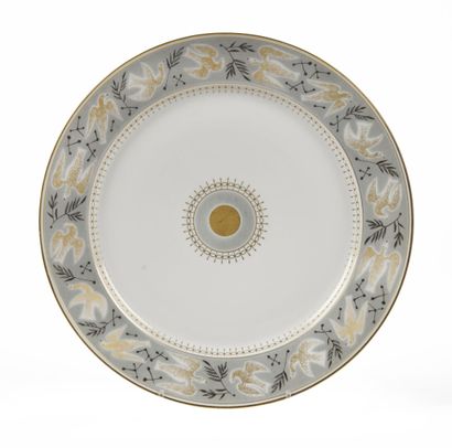 null SÈVRES

Porcelain plate decorated in grey and gold with a medallion in the center...