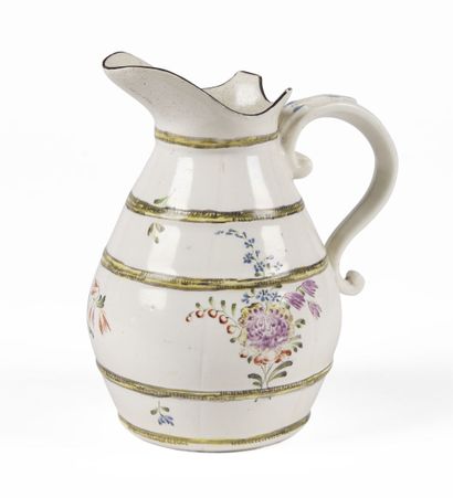 null CHANTILLY

Milk jug in the form of a jug in soft porcelain with polychrome decoration...