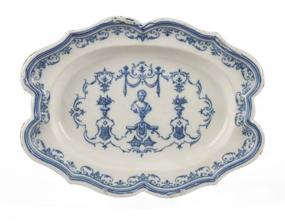 null SOUTHWEST

Oval earthenware dish with blue monochrome decoration in the style...
