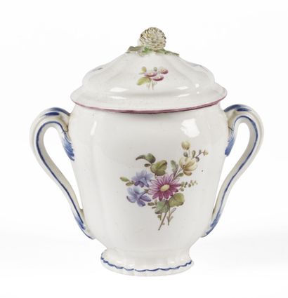 null CHANTILLY

Covered ribbed sugar pot on a fluted pedestal in soft porcelain with...