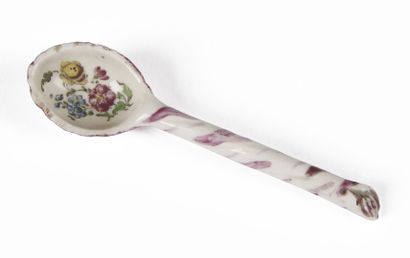 null MENNECY

Porcelain sugar or mustard spoon with polychrome decoration of flowers...