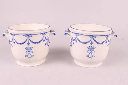 null CHANTILLY

Two glass buckets in soft porcelain decorated in blue monogram LL...