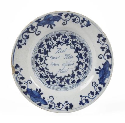null DELFT

Talking plate in earthenware with decoration in blue monochrome of inscriptions...
