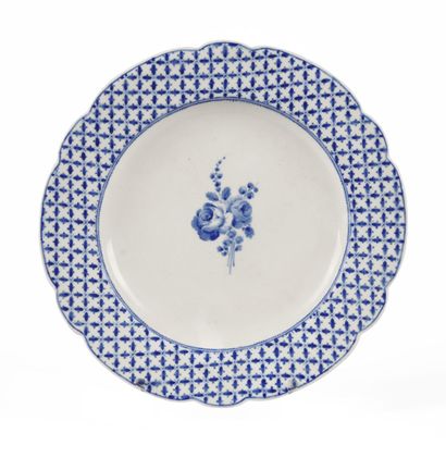 null CHANTILLY

Plate with contoured edge in soft porcelain decorated in blue monochrome...
