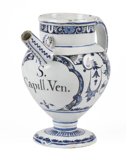 null ROUEN

Earthenware pedestal with blue monochrome decoration of the pharmaceutical...