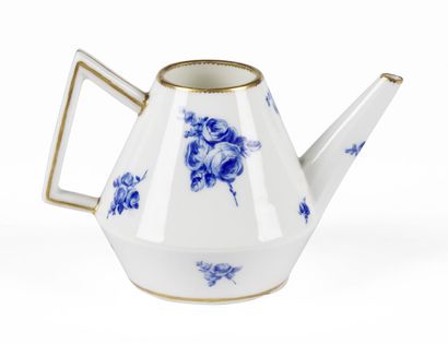 null VINCENNES

A soft porcelain teapot decorated with blue monochrome bouquets of...