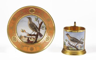 null PARIS

Porcelain cup and saucer with polychrome decoration of birds, the finnot...