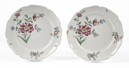 null STRASBOURG

Two earthenware plates with contoured edge with polychrome decoration...