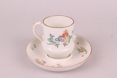null CHANTILLY

Cup with bulge at the base and a saucer with central gallery in soft...
