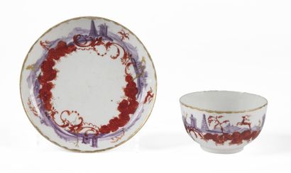 null VENISE

Petit bol et sa soucoupe en porcelaine dure à décor en camaïeu violet...