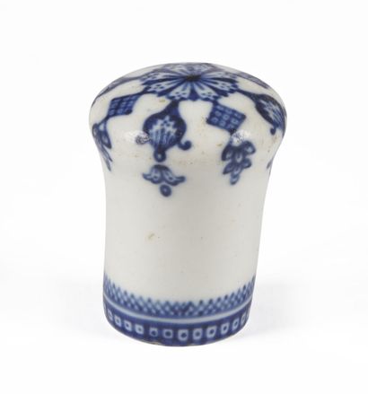 SAINT-CLOUD 
A soft porcelain cane knob with...