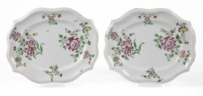 null STRASBOURG

Pair of oval earthenware dishes with contoured edges and polychrome...