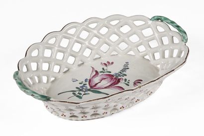 null STRASBOURG

Oval openwork earthenware basket with two handles with polychrome...