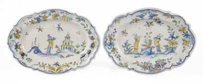 null LYON

Two oval earthenware dishes with polychrome decoration of Chinese on terrace...