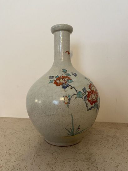 null JAPON

Vase balustre en porcelaine à décor kakiemon

Haut. 28 cm 



JAPON,...