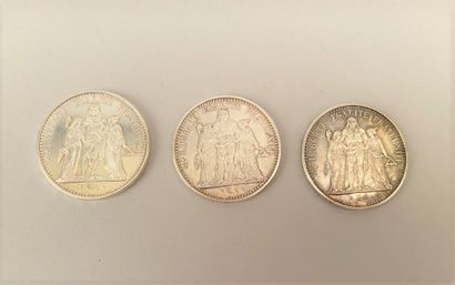 null Trois pièces en argent de 10 francs, 1965. 

Poids : 75 g