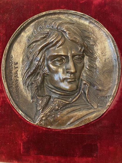 null D'après DAVID D'ANGERS (1788-1856)

General Napoléon Bonaparte, 1838

Médaille...