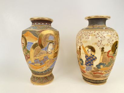 null SATSUMA, XXe siècle 

Deux vases balustres en céramique émaillée polychrome...