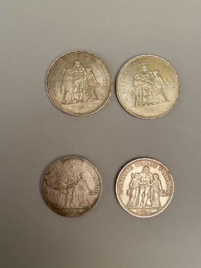 null * Ensemble de pièces en argent, comprenant : 

- 18 pièces de 10 francs de 1965,...