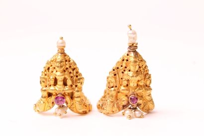 null Deux bagues en or jaune 750 millièmes gravé, chacune décorée d'un bouddha assis...