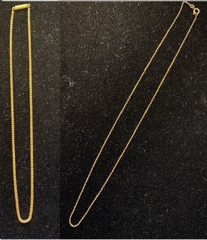 null Deux colliers articulés en or jaune 750 millièmes.

(Usures)

Longueur : 41...