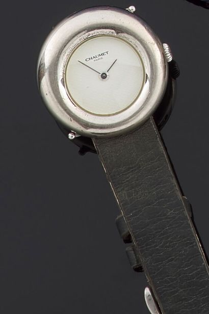 null CHAUMET

Montre bracelet de dame, la montre de forme ronde en argent 925 millièmes,...