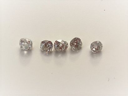 Lot de diamants sur papier de formes diverses,...