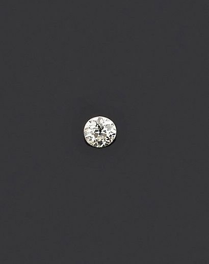Diamant sur papier de forme ronde et de taille...