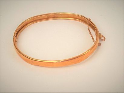 Bracelet rigide ouvrant en or jaune 750 millièmes.

(Bosses...