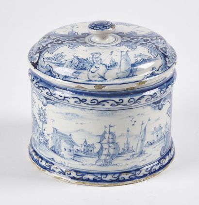 null Delft

Pot à tabac ou boite à poudre en faïence à décor en camaïeu bleu de paysages...
