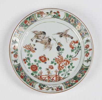 null Chine

Assiette en porcelaine à décor polychrome des émaux de la famille verte...