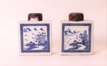 null Chine

Deux boîtes à thé en porcelaine bleue sous couverte à décor d'un pêcheur...