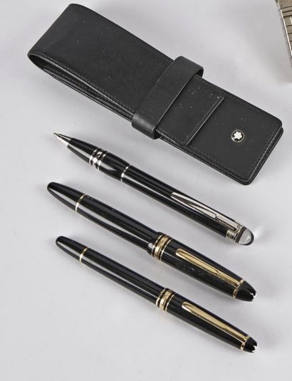 null MONTBLANC 

Lot comprenant un stylo plume, un stylo bille laqué noir et doré,...