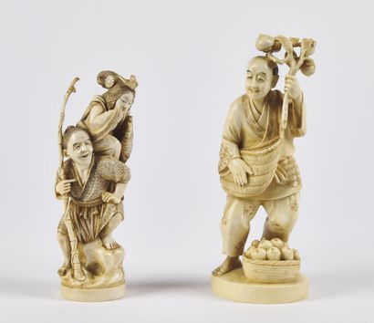 null JAPON - Epoque MEIJI (1868 - 1912)

Deux okimono en ivoire, paysan debout avec...