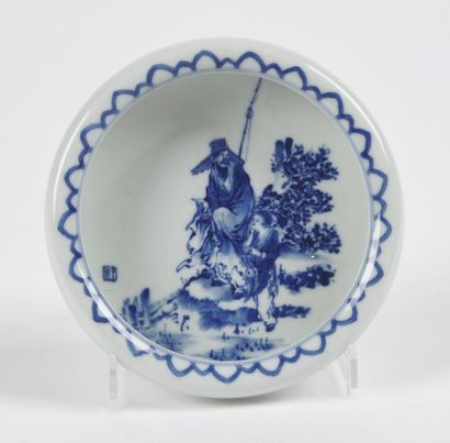 null Chine

Petite coupe en porcelaine à décor en camaïeu bleu d'un lettré et un...