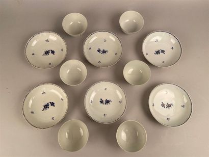 null Chine

Six bols et leurs soucoupes en porcelaine à décor en camaïeu bleu et...