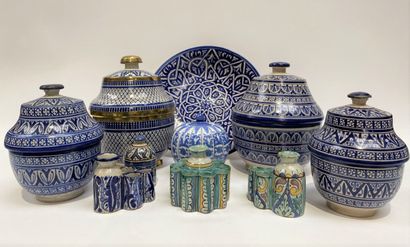 null A SET OF MODERN MOROCCAN CERAMICS with geometrical decoration in blue monochrome,...