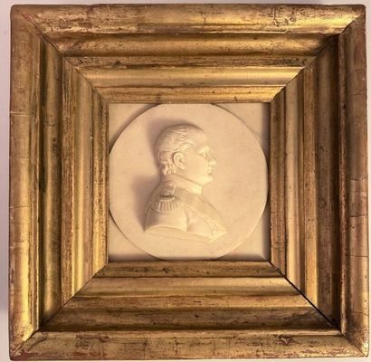 null Médaillon en composition représentant Napoléon en buste de profil, dans un cadre...