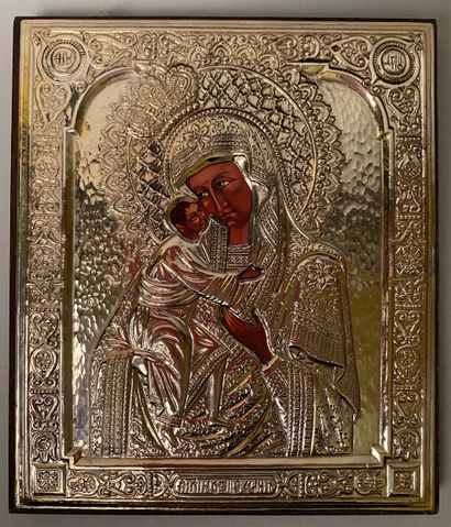 null RUSSIAN ICON in silver representing the Virgin and Child. 

18 x 15,5 cm